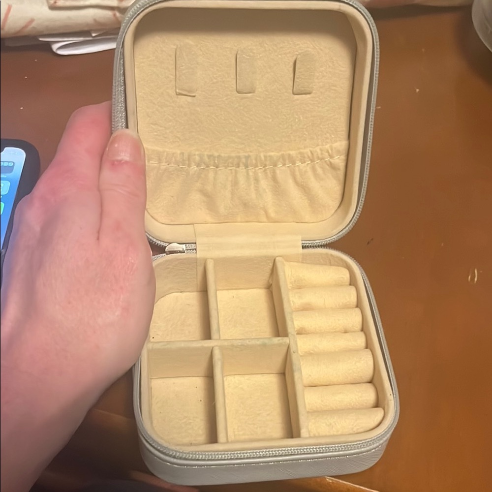 Compact Cream Jewelry Organizer